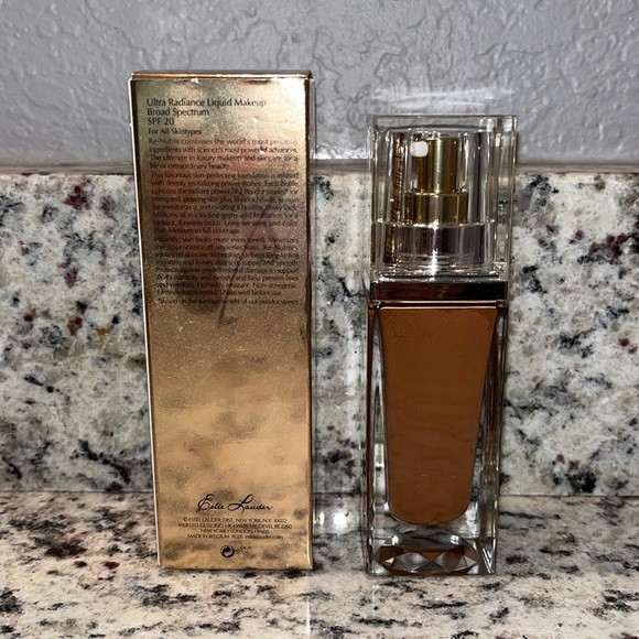 Estee Lauder Re-Nutriv Foundation Rich Cocoa - Picture 2 of 5